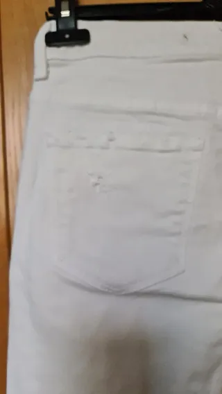 Jeans Bershka bianchi strappati