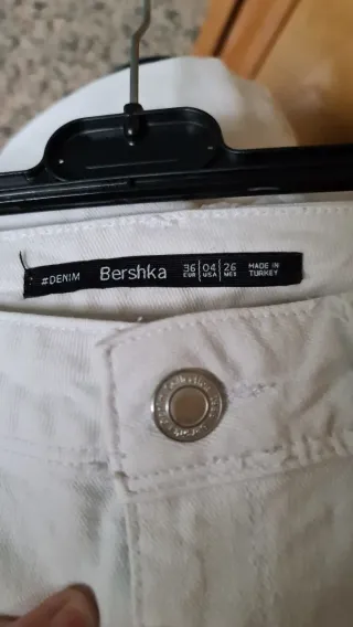 Jeans Bershka bianchi strappati