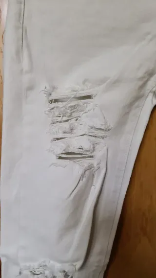 Jeans Bershka bianchi strappati