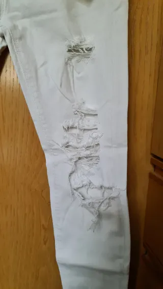 Jeans Bershka bianchi strappati