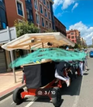 Cuatriciclo con toldo y luces