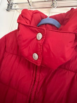 Cazadora roja acolchada T. 11-12