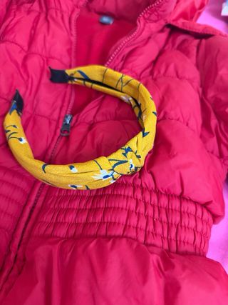 Cazadora roja acolchada T. 11-12