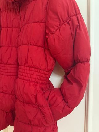 Cazadora roja acolchada T. 11-12