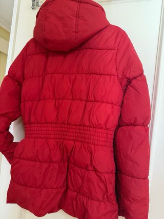 Cazadora roja acolchada T. 11-12
