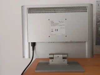 Monitor/TV Airis 17" Plata