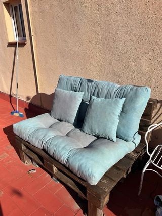 Sofá Palets Cojines Gris y Turquesa