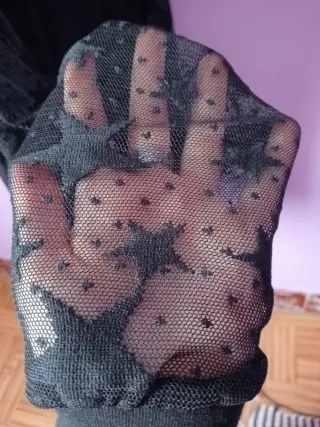 Blusa negra manga larga de reguillas con estrella.