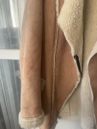 Abrigo de invierno beige y marrón