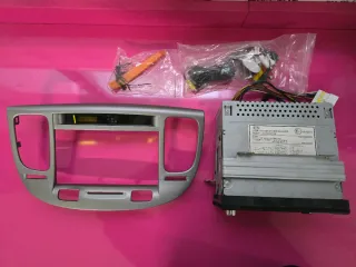 Radio Kia Rio con embellecedor