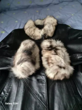 Abrigo cuero negro zorro cuello y puños