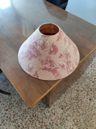 Tulipa de lámpara con estampado floral