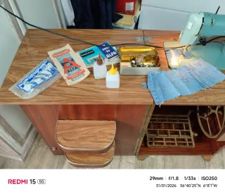 Máquina de coser de madera