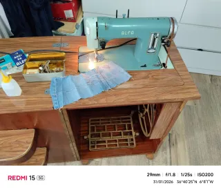 Máquina de coser de madera