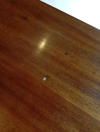 Mesa escandinava de comedor.