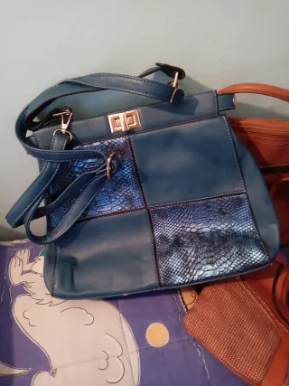 Lote de bolsos: azul, rojo y más