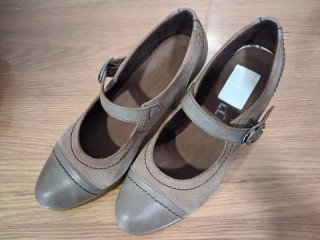 Zapatos PITILLOS de piel beige. Talla 39.
