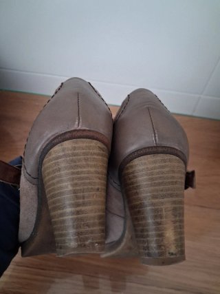 Zapatos PITILLOS de piel beige. Talla 39.