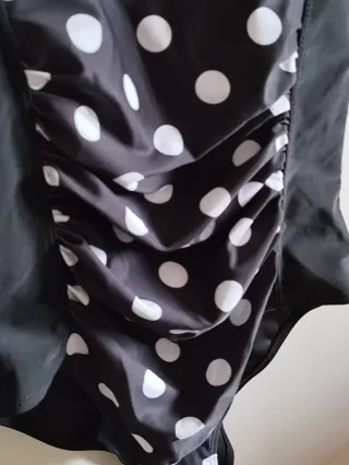 Bañador mujer lunares blanco y negro