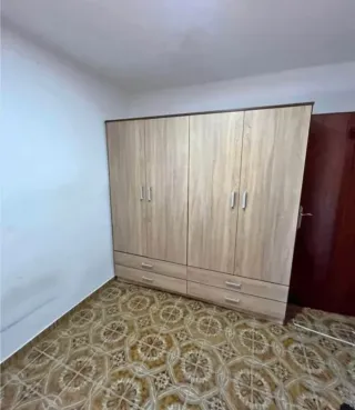 Armario Armario de madera con cajones