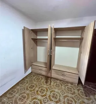 Armario Armario de madera con cajones