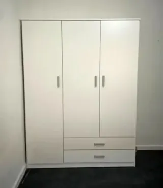 Armario Armario de madera con cajones