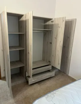 Armario Armario de madera beige y gris