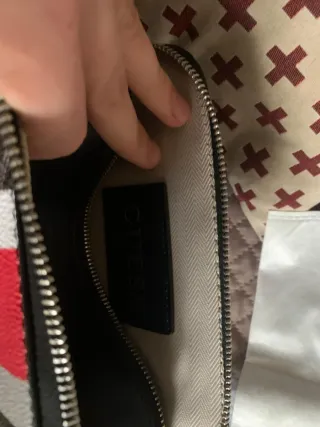 Bolso Guess Marrón y Rojo