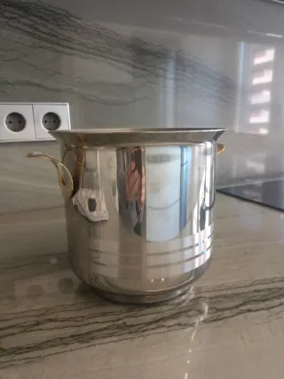 Champanera con soporte metálico