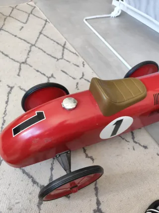 Coche rojo para niños