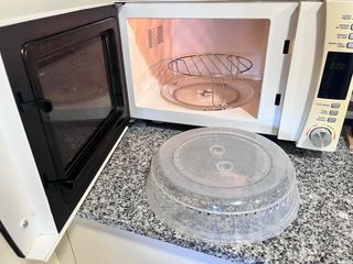 Microondas Candy Blanco y Negro