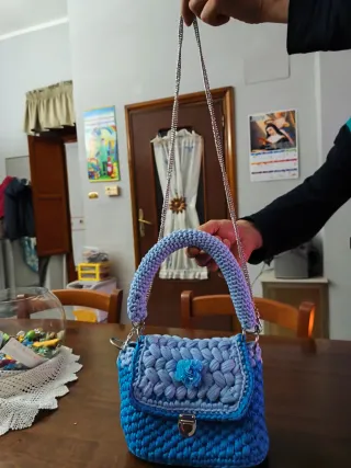 Borsa fatta a mano sfumata blu