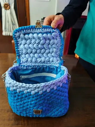 Borsa fatta a mano sfumata blu