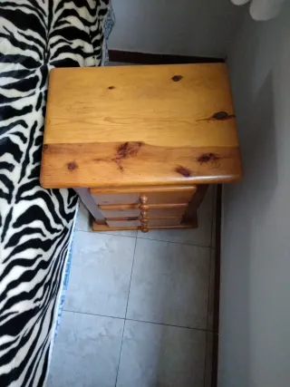 Mesitas de noche de pino