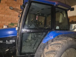Tractor New Holland L85