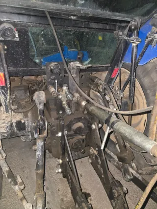 Tractor New Holland L85