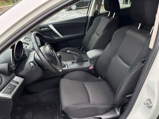 Mazda 3 1.6CRTD DISTINTIVO B AMARILLO