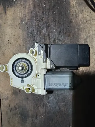 Motor elevalunas VW 101386-182774