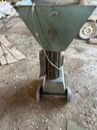 Peladora de almendras eléctrica