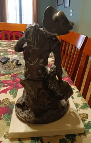 Figura bronce pastor oveja mármol