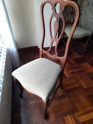 Silla de madera tapizada