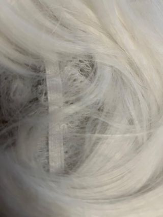 Peluca Corta Blanca con Flequillo Estilo Bob