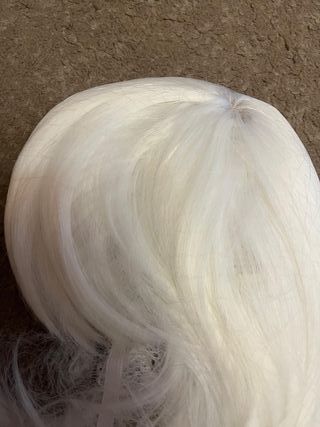 Peluca Corta Blanca con Flequillo Estilo Bob