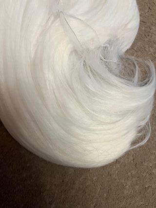 Peluca Corta Blanca con Flequillo Estilo Bob