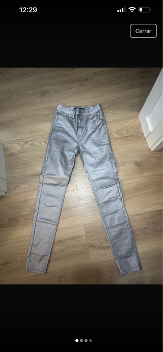 Pantalón engomado Stradivarius
