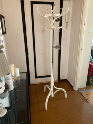 Perchero blanco de pie