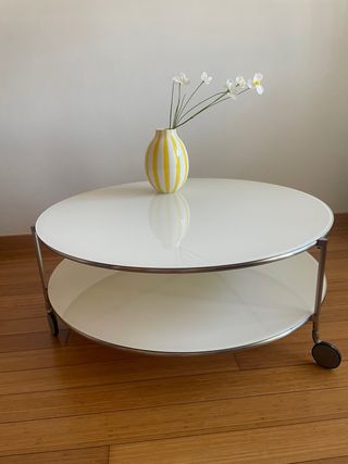 Mesa de centro de cristal blanco y metal cromado