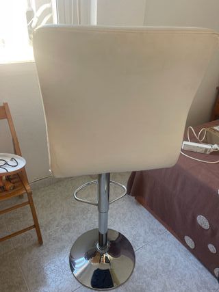 Taburete blanco para peluquería oficina o barra