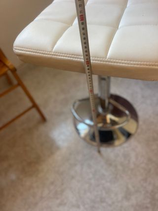 Taburete blanco para peluquería oficina o barra