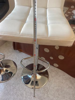 Taburete blanco para peluquería oficina o barra